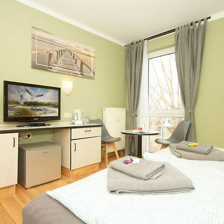 F-1010 Strandhaus Moenchgut Bed&Breakfast Dz 37 Strandnah, Inkl Fruehstueck 洛布 外观 照片